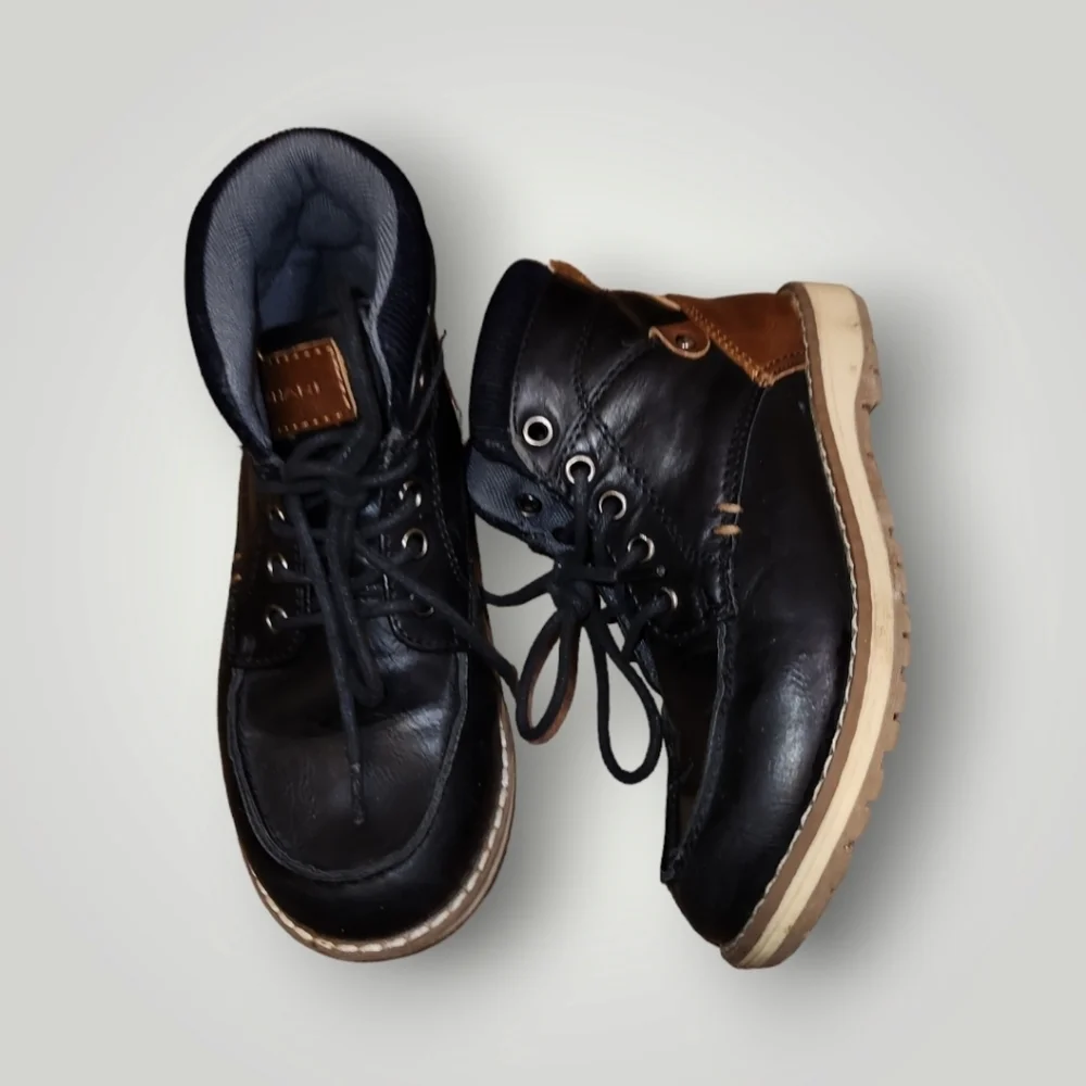 Tahari toddler Boy's Black & Brown Boots